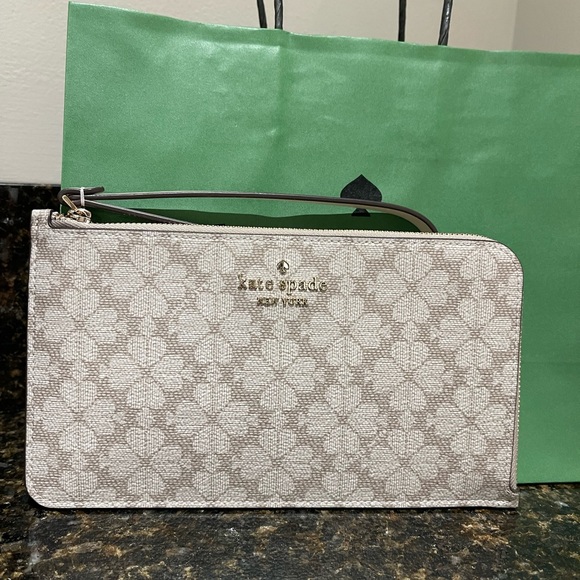 NWT Kate Spade SPADE FLOWER COATED CANVAS LARGE TOTE & Matching Wristlet Beige - Picture 8 of 13